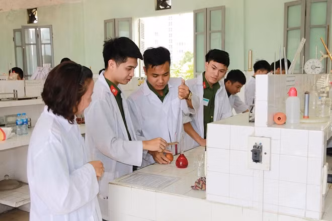 Người thầy CAND chuyển mình để thích ứng với cuộc cách mạng 4.0 -0