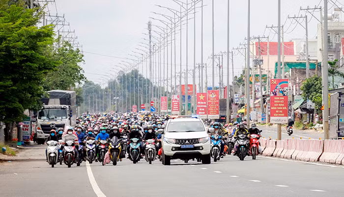 CSGT Công an Bình Phước xây dựng hình ảnh tích cực và thân thiện -0
