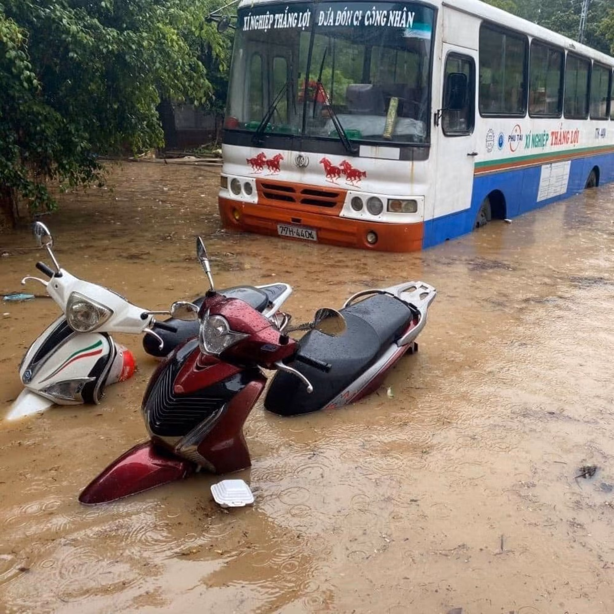 Hơn 19 nghìn học sinh ở tỉnh Bình Định nghỉ học do mưa, lũ -0