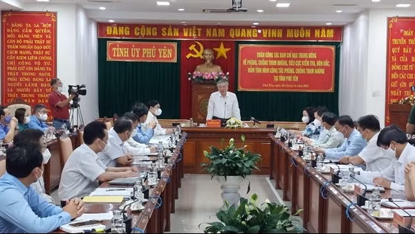 Đấu tranh với tham nhũng phải gắn liền chống suy thoái về tư tưởng chính trị, đạo đức, lối sống ảnh 8
