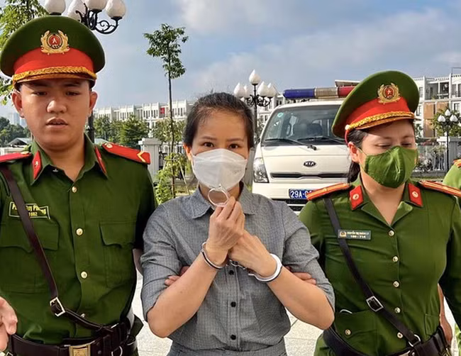 Những bị cáo nào trong vụ án “chuyển bay giải cứu” được đề nghị thoát án chung thân ? -0
