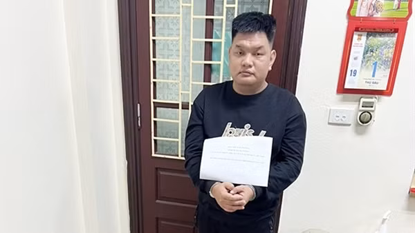Shipper giả danh Công an lừa đảo tiền tỷ