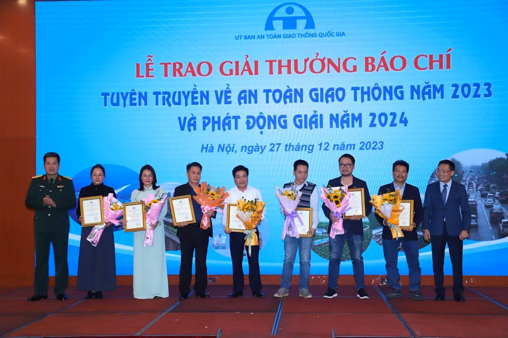 Báo CAND đoạt 2 Giải Báo chí tuyên truyền về An toàn giao thông năm 2023 -0