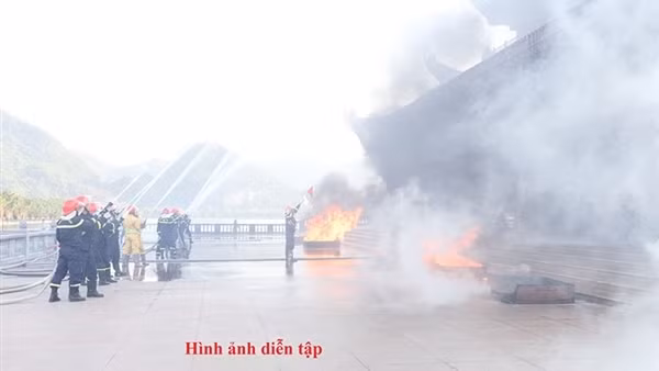 Diễn tập phương án chữa cháy và cứu nạn, cứu hộ tại Khu du lịch Tam Chúc