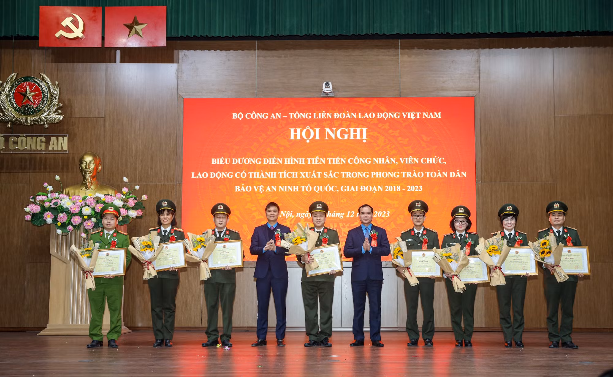 Vinh danh 145 tập thể, cá nhân công nhân viên chức, người lao động tiêu biểu trong phong trào toàn dân bảo vệ ANTQ -0