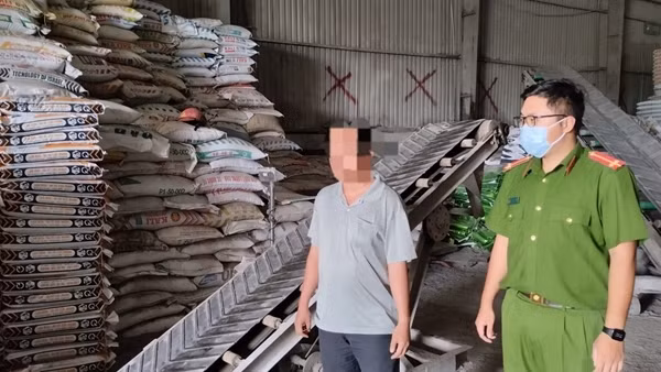 Khởi tố giám đốc sản xuất buôn bán hơn 76 tấn phân bón giả