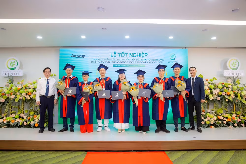 Tổ chức thành công Lễ tốt nghiệp Tư vấn viên Sức khỏe Dinh dưỡng Nutrilite 2023 -0