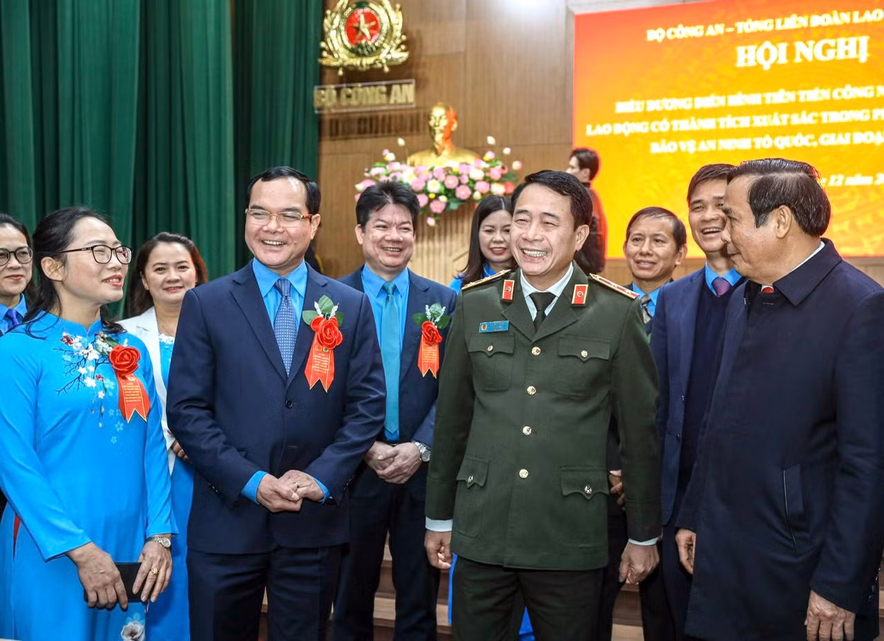Vinh danh 145 tập thể, cá nhân công nhân viên chức, người lao động tiêu biểu trong phong trào toàn dân bảo vệ ANTQ -0