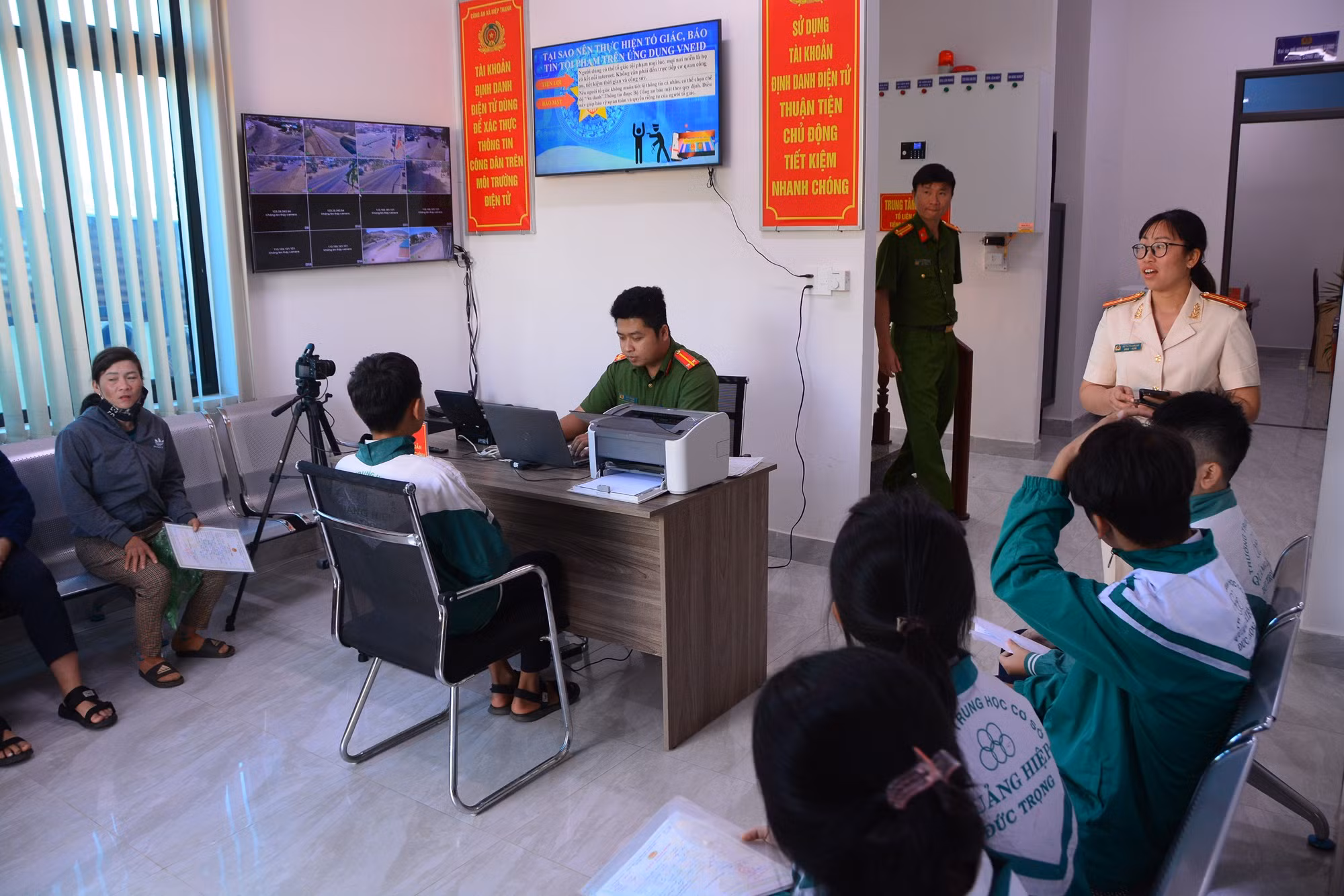 an ninh 2.jpg -0