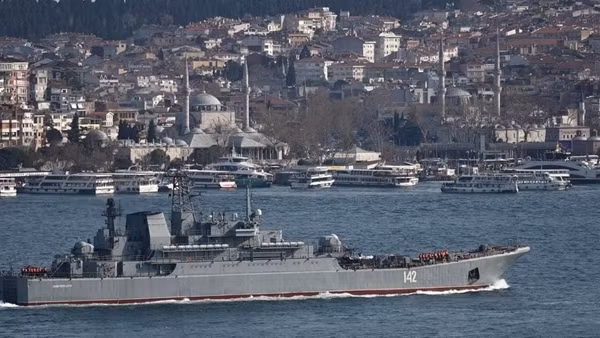 Tàu đổ bộ Nga trúng tên lửa Ukraine
