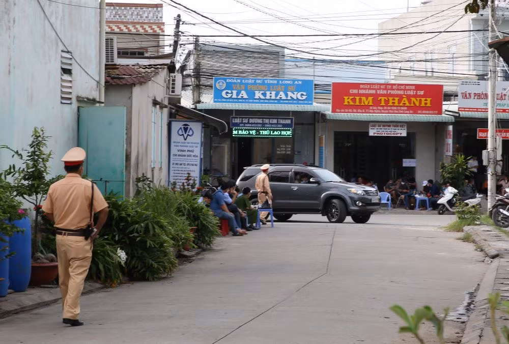 An ninh thắt chặt trong phiên tòa xén xử vụ án “Tịnh thất Bồng Lai” -2