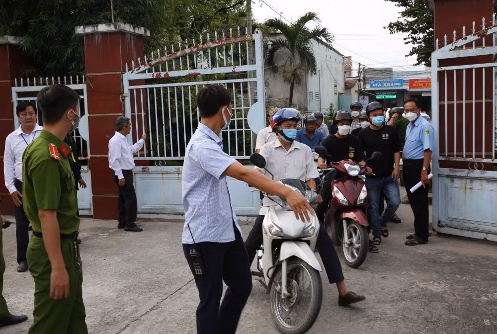 An ninh thắt chặt trong phiên tòa xén xử vụ án “Tịnh thất Bồng Lai” -1