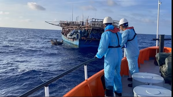 Tàu cá Phú Yên kịp thời cứu nạn 9 ngư dân Bình Định ảnh 3