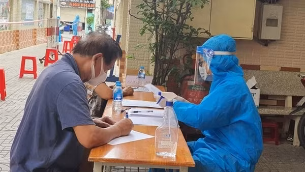 Ngày 6/11, thêm 7.491 ca nhiễm COVID-19, TP Hồ Chí Minh thiết lập 40 trạm y tế lưu động ảnh 2