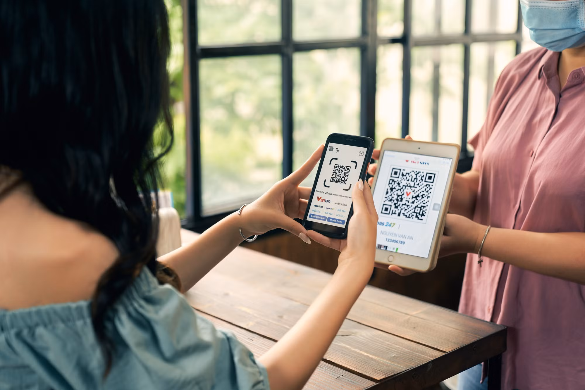 “Vá lỗ hổng” bảo mật tin nhắn SMS dịch vụ ngân hàng bằng cách nào? -0