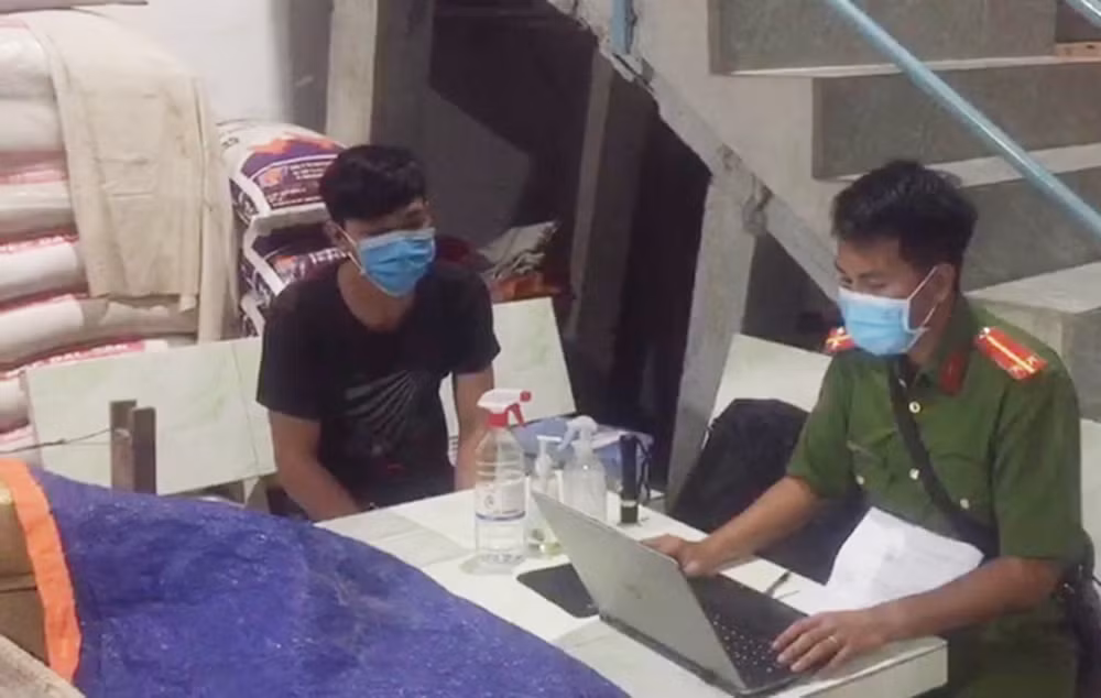 Phát hiện gần 10 tấn đường cát nghi vấn nhập lậu trên khu vực biên giới -0