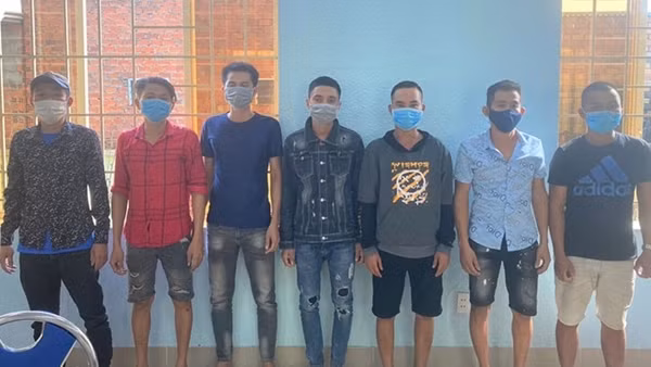 Kịp thời truy chặn hai nhóm thanh niên lên mạng thách thức hỗn chiến bằng hung khí nguy hiểm ảnh 4