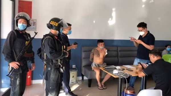 Tổ chức sòng bạc tại nhà riêng để thu tiền "hồ" ảnh 2