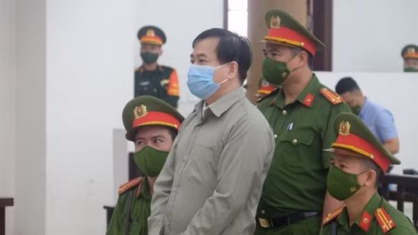 Ba bị cáo trong vụ Phan Văn Anh Vũ đưa hối lộ 5 tỷ đồng không kháng cáo ảnh 2