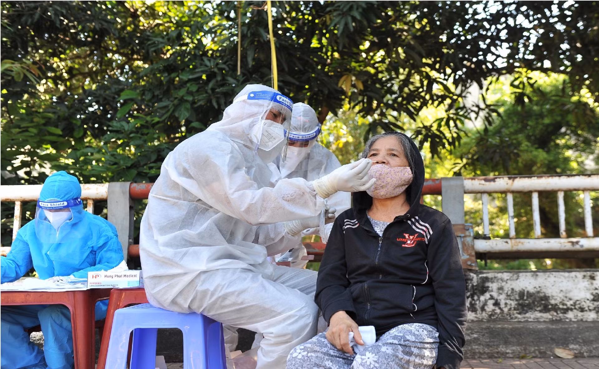 Ca mắc cộng đồng tăng cao, Buôn Ma Thuột lên phương án điều trị F0 tại nhà -0