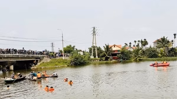 Hai học sinh đuối nước thương tâm khi tắm sông