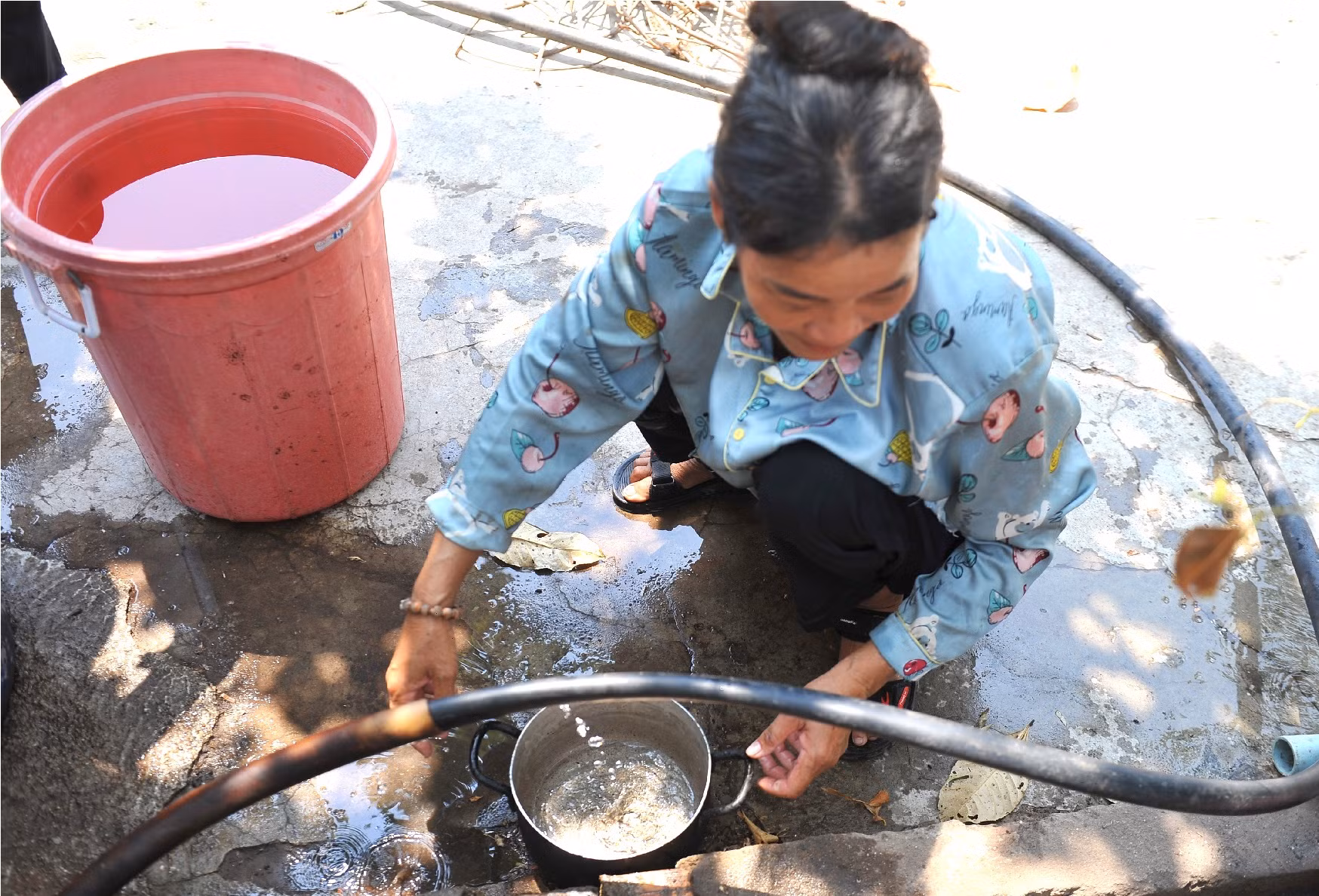 Những giọt nước nghĩa tình của cán bộ, chiến sĩ nơi biên giới -0