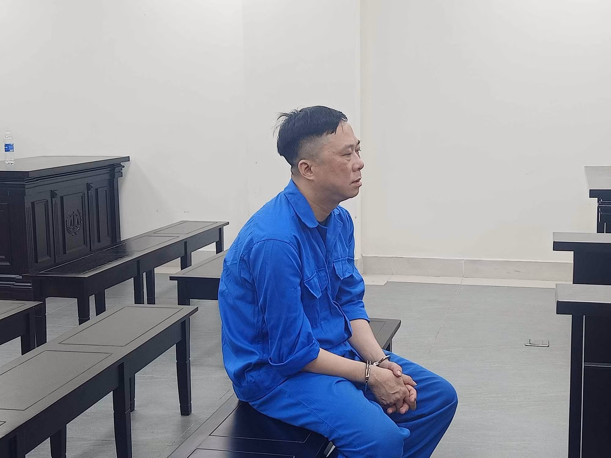 Chiếm đoạt hơn 2 tỷ đồng từ lừa chuyển đổi đất trồng chè sang đất ở, lĩnh 12 năm tù -0
