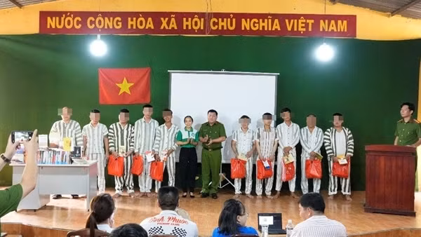 Thắp sáng ước mơ hoàn lương cho các phạm nhân