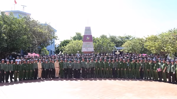 Đoàn công tác của Bộ Công an hoàn thành chuyến thăm quần đảo Trường Sa, nhà giàn DKI/2