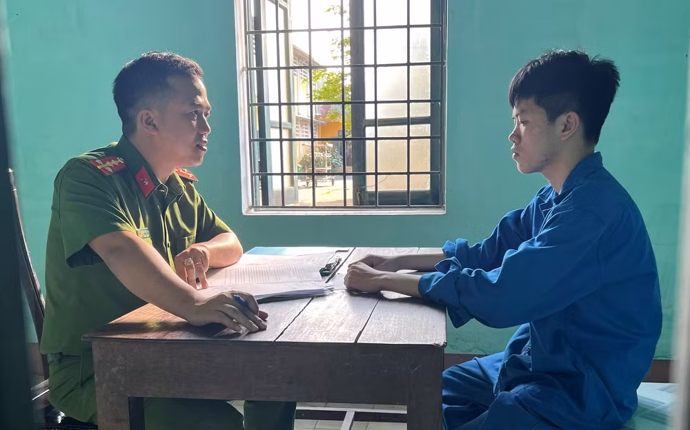 Lại dính 