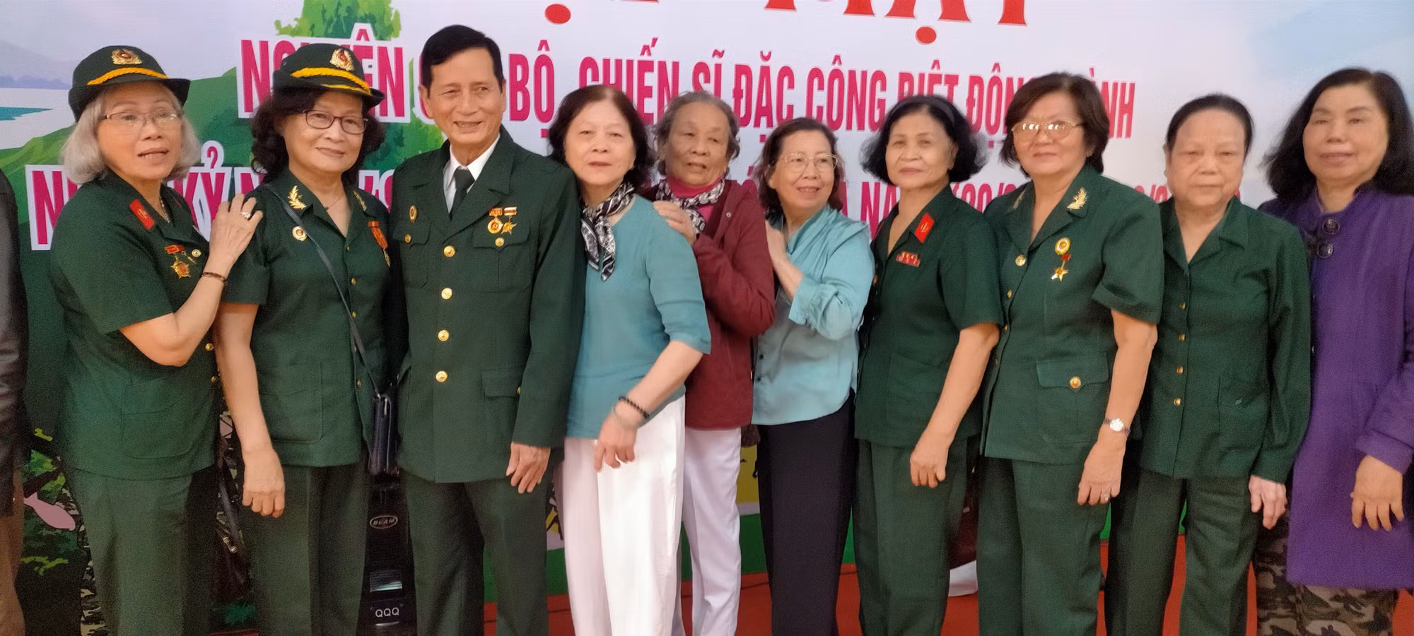 biet dong 30-4 (3).jpg -0