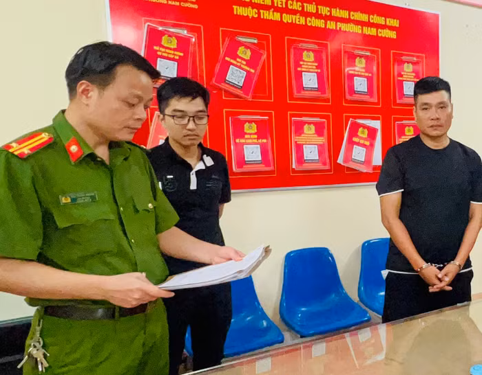 Tạm giữ đối tượng cưỡng đoạt tài sản của nhiều lái xe -0
