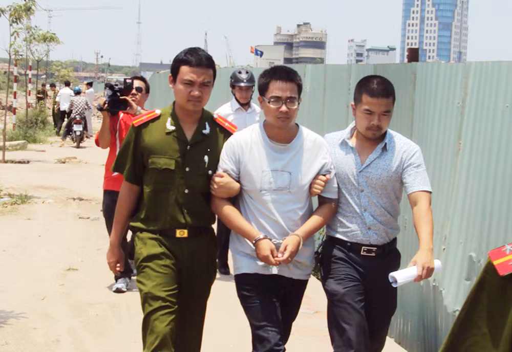 Trang 18 - Viết vụ án bằng xúc cảm trái tim -0