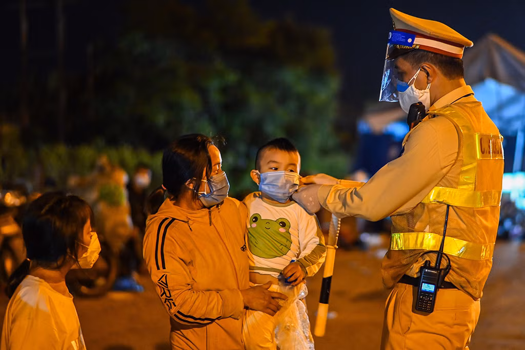 tình quân dân nơi “tuyến đầu” chống dịch (2).jpg -0
