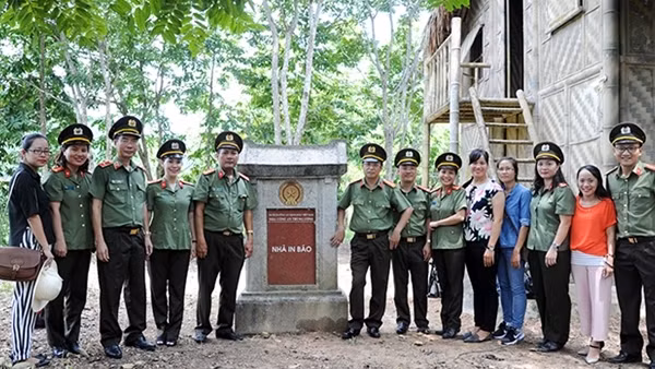 Những tình cảm đặc biệt của Lãnh đạo Đảng, Nhà nước và Bộ Công an đối với Báo CAND ảnh 6