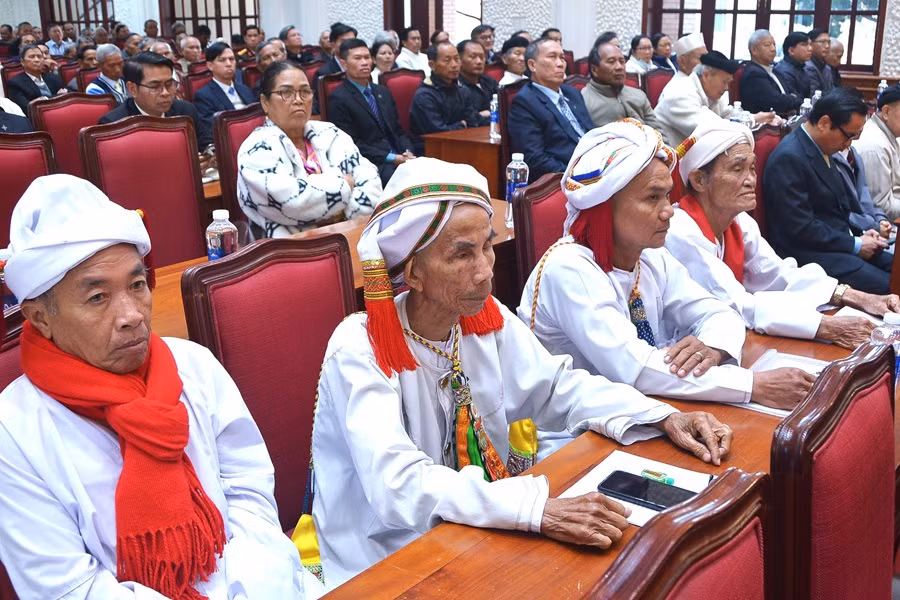 Biểu dương 200 “cầu nối ý Đảng, lòng dân” ở Lâm Đồng -0
