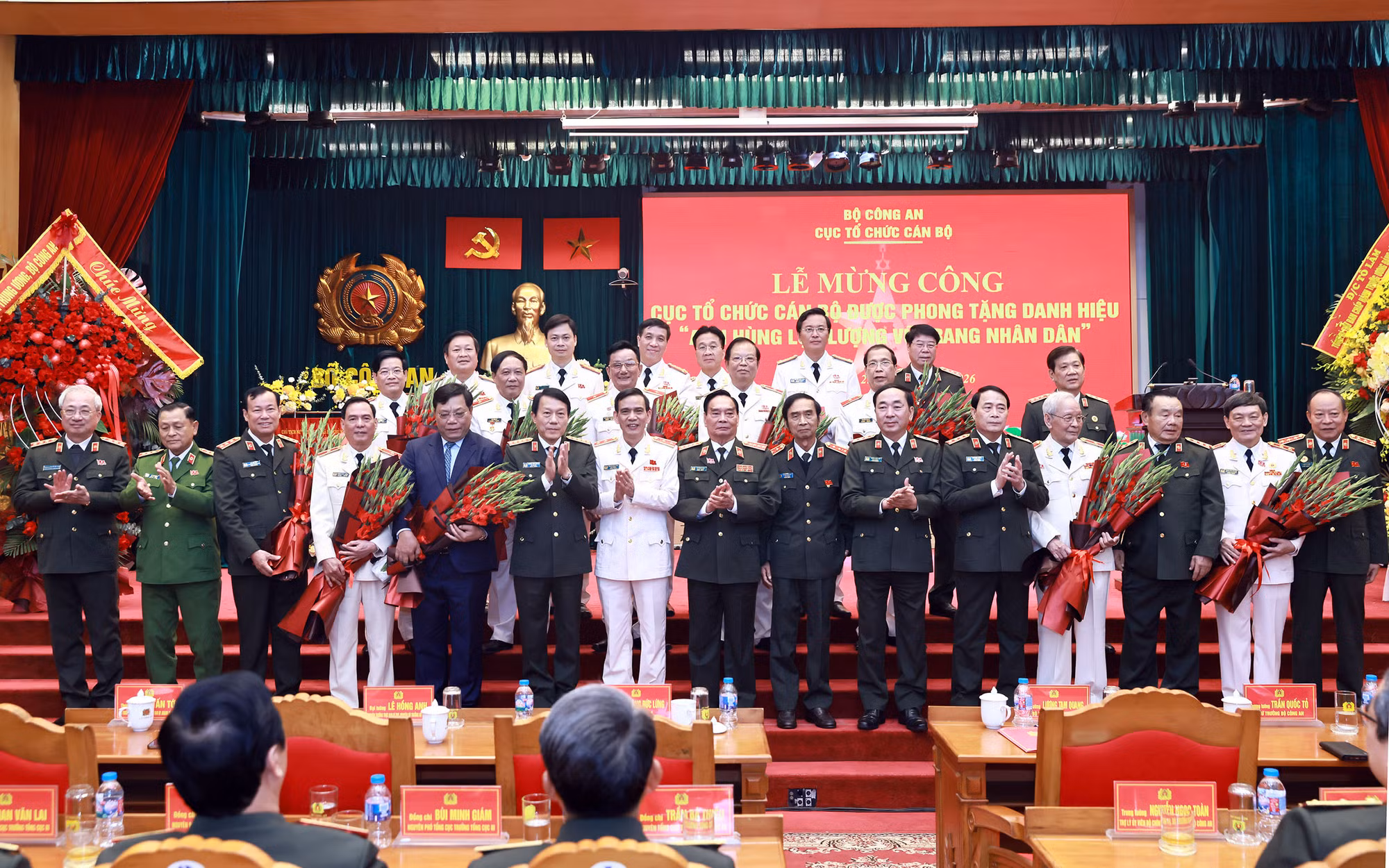 Dấu mốc Anh hùng và trách nhiệm tiên phong trong công tác cán bộ -0