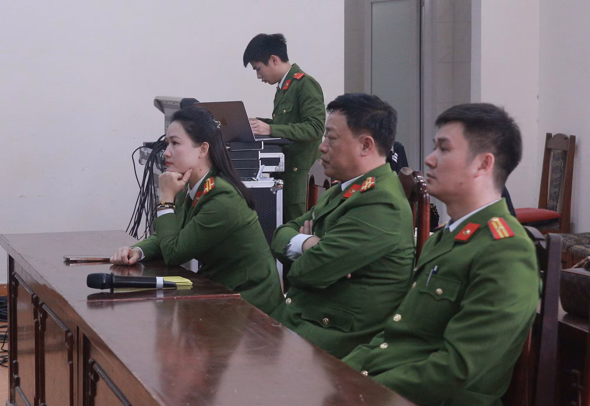 Dàn nhạc kèn CAND lớn nhất từ trước đến nay biểu diễn chào mừng Đại hội Đảng -2