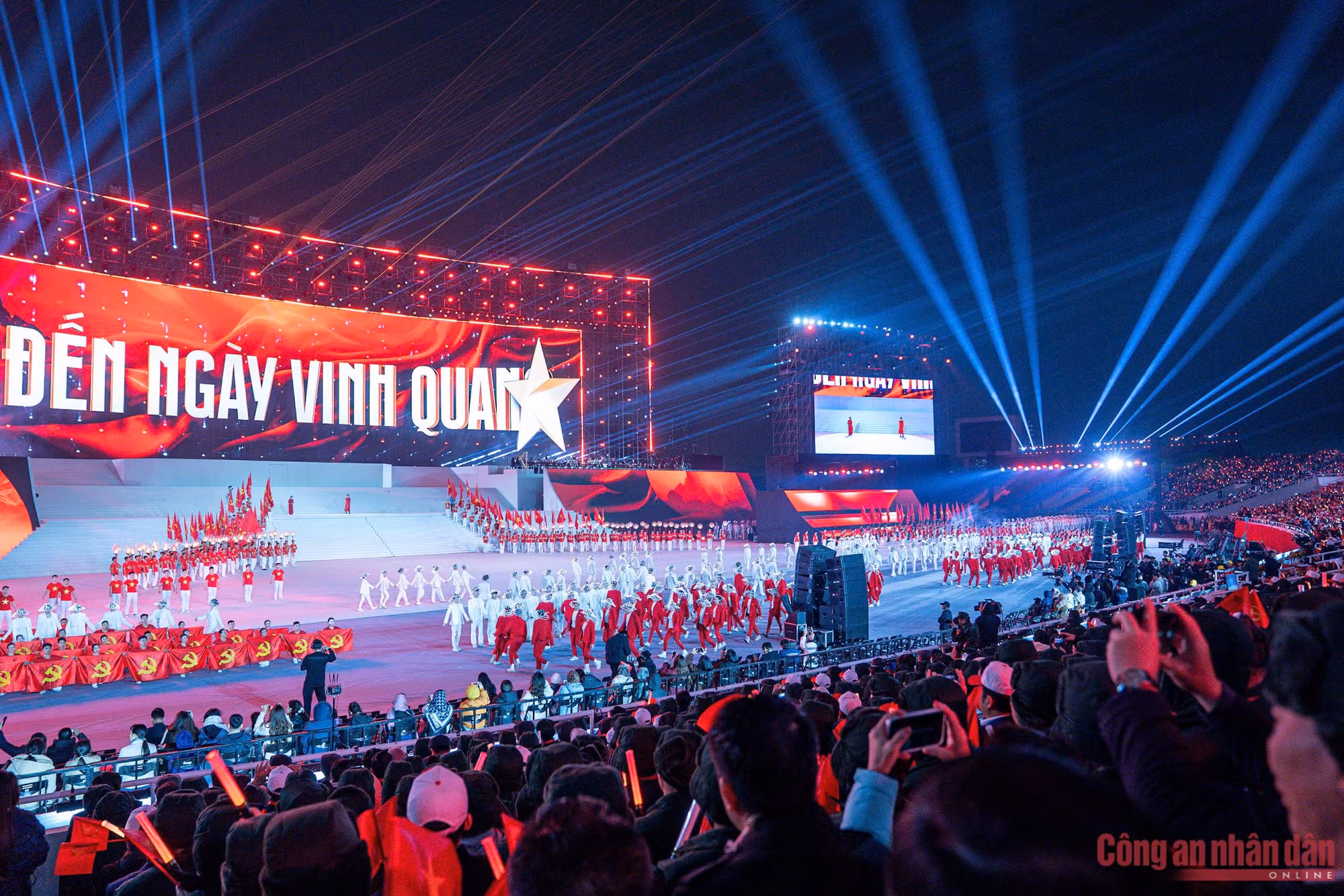 “Dưới lá cờ vẻ vang của Đảng” – Bản hùng ca chào mừng thành công Đại hội XIV -1