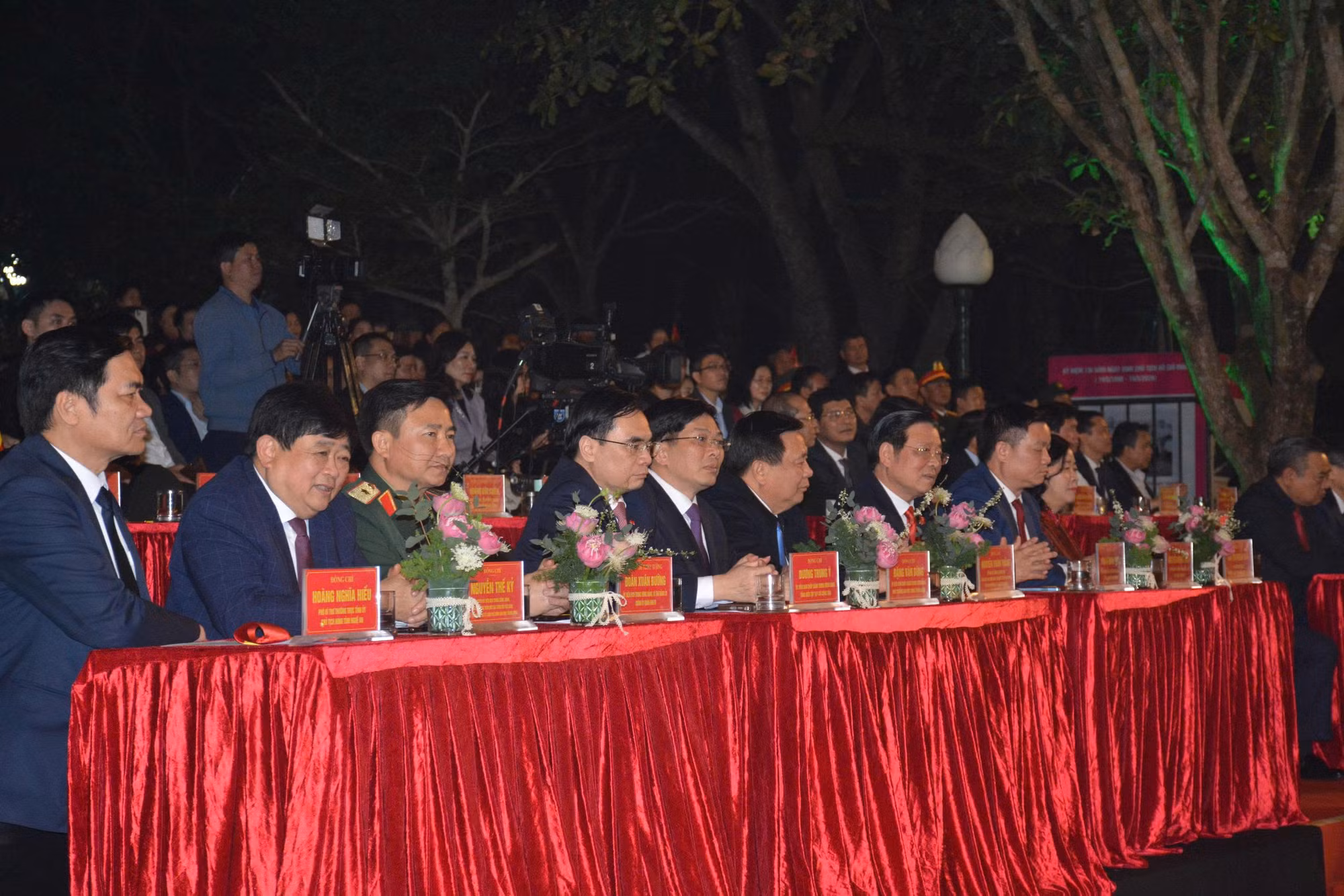 Hai tay xây dựng một sơn hà - Thiêng liêng, trao truyền qua các thế hệ -0