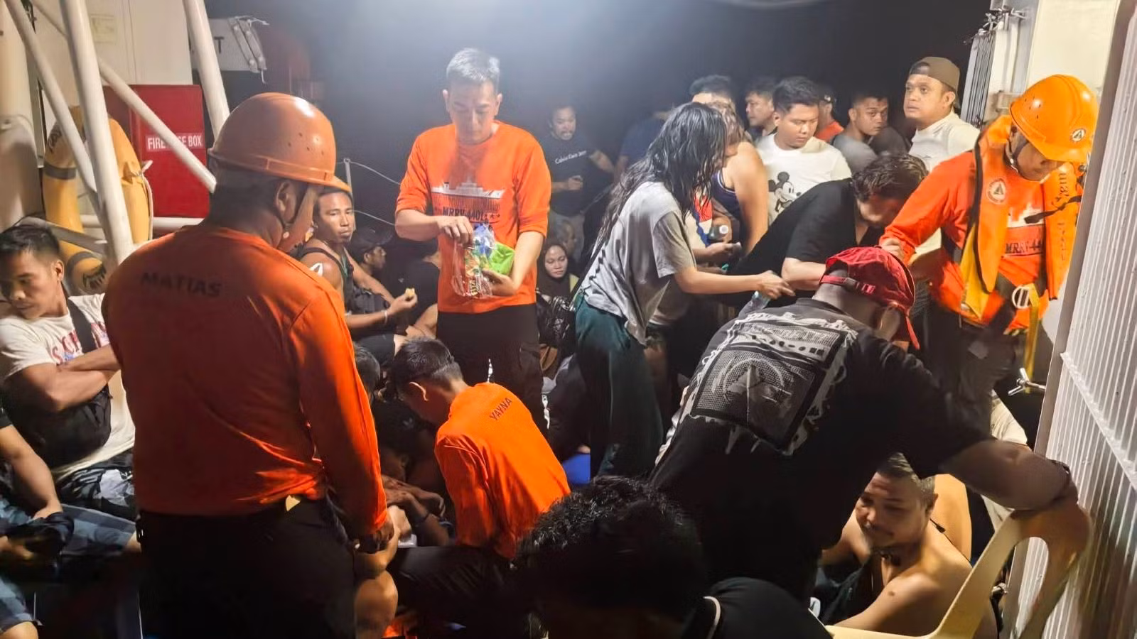 Chìm thuyền ở Philippines, 15 người chết, hàng chục người mất tích -0
