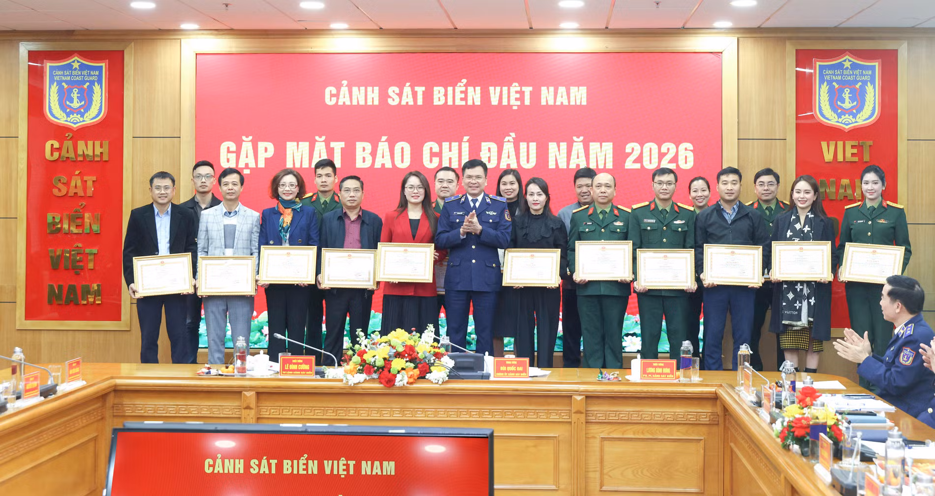 Báo CAND được tặng Bằng khen về tuyên truyền biển đảo và lực lượng Cảnh sát biển -0