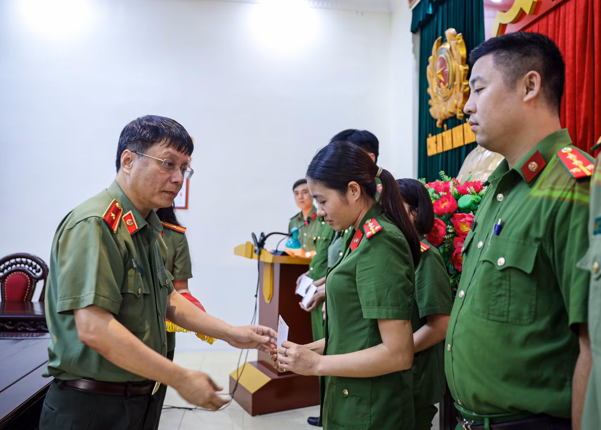 Báo CAND tổ chức chuyến sinh hoạt chính trị, “về nguồn” tại Ninh Bình -0