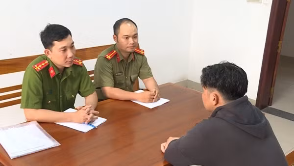 Khởi tố kẻ mua bán thông tin tài khoản ngân hàng