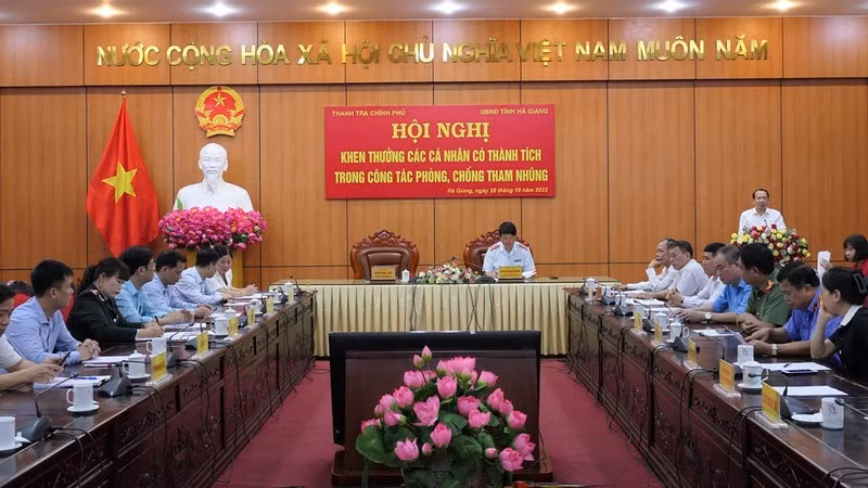 Khen thưởng 4 cá nhân có thành tích trong phòng, chống tham nhũng -0