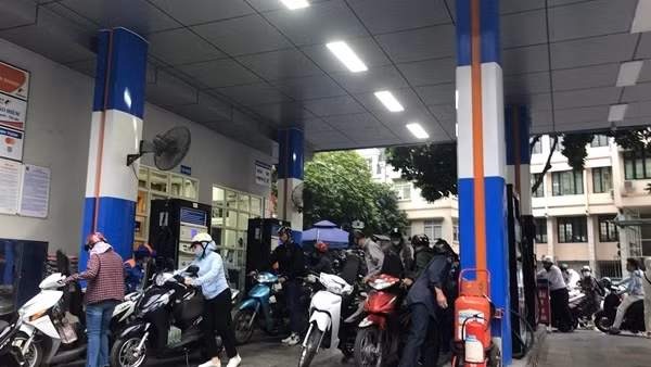 Tập trung tìm nguồn cung nhập khẩu xăng dầu