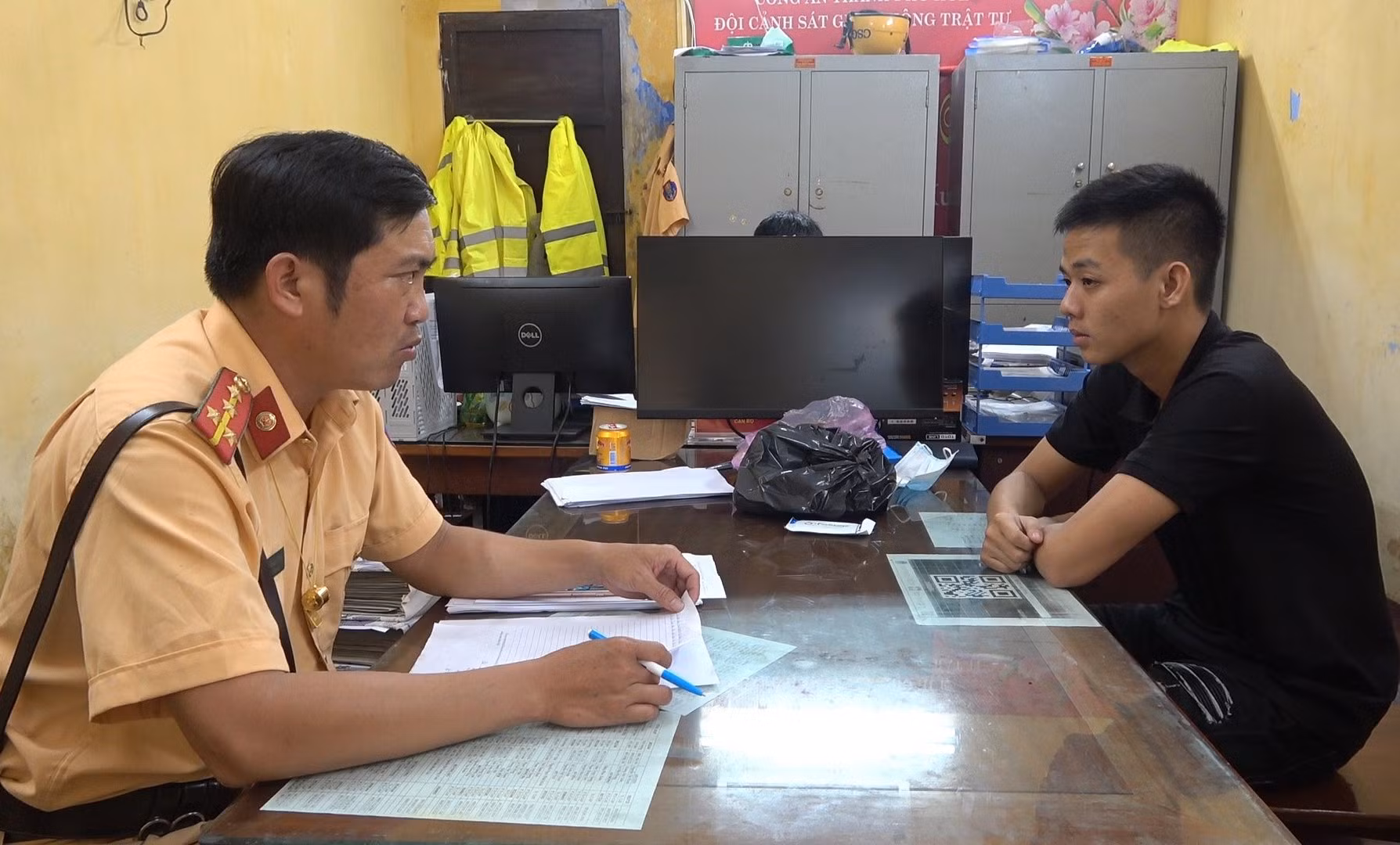 Làm rõ nhóm thanh niên lái mô tô lạng lách quay clip đăng lên mạng xã hội -0
