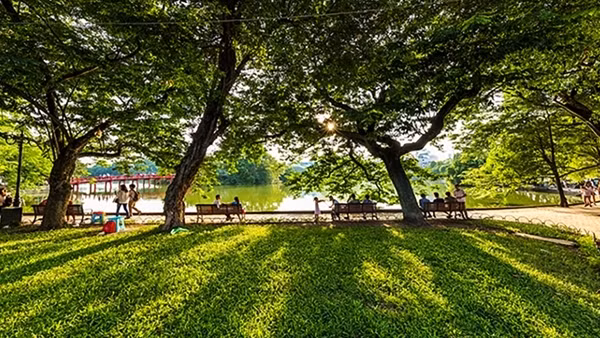 Hà Nội nắng đẹp, từ Trung Bộ đến Nam Bộ trời mưa