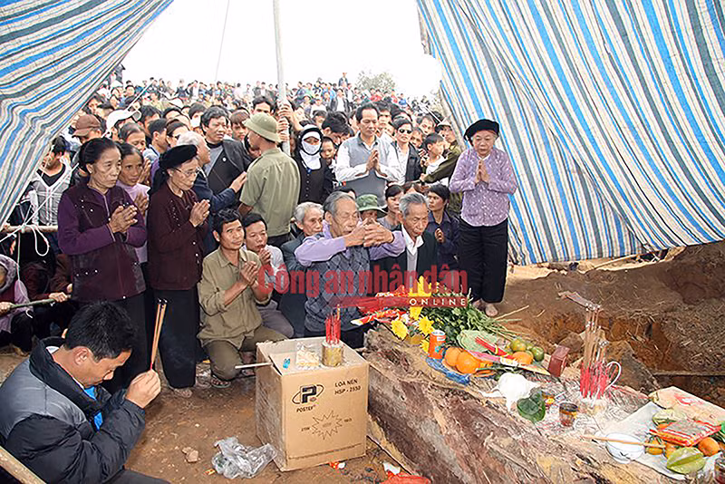 Hé lộ danh phận quyền quý của người trong ngôi mộ cổ -0