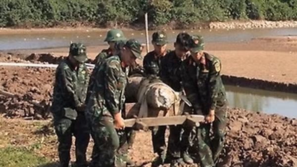 Vô hiệu hóa quả bom nặng 250kg sót lại sau chiến tranh